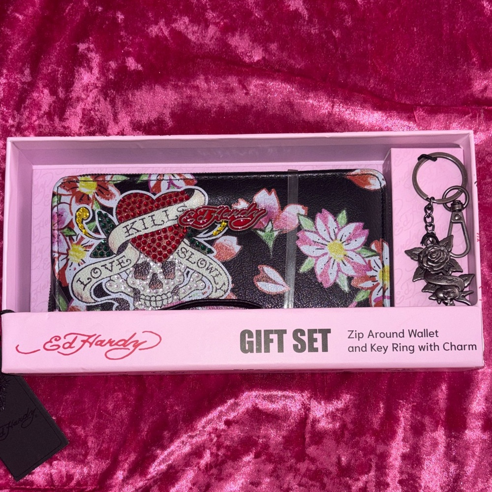 Sold Ed Hardy Floral Wallet and Key Ring Gift Set - Picture 1 of 2